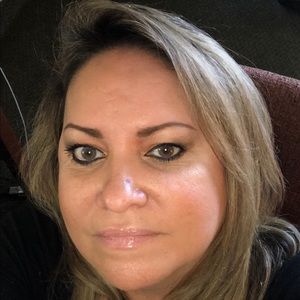 Meet your Posher, Idania